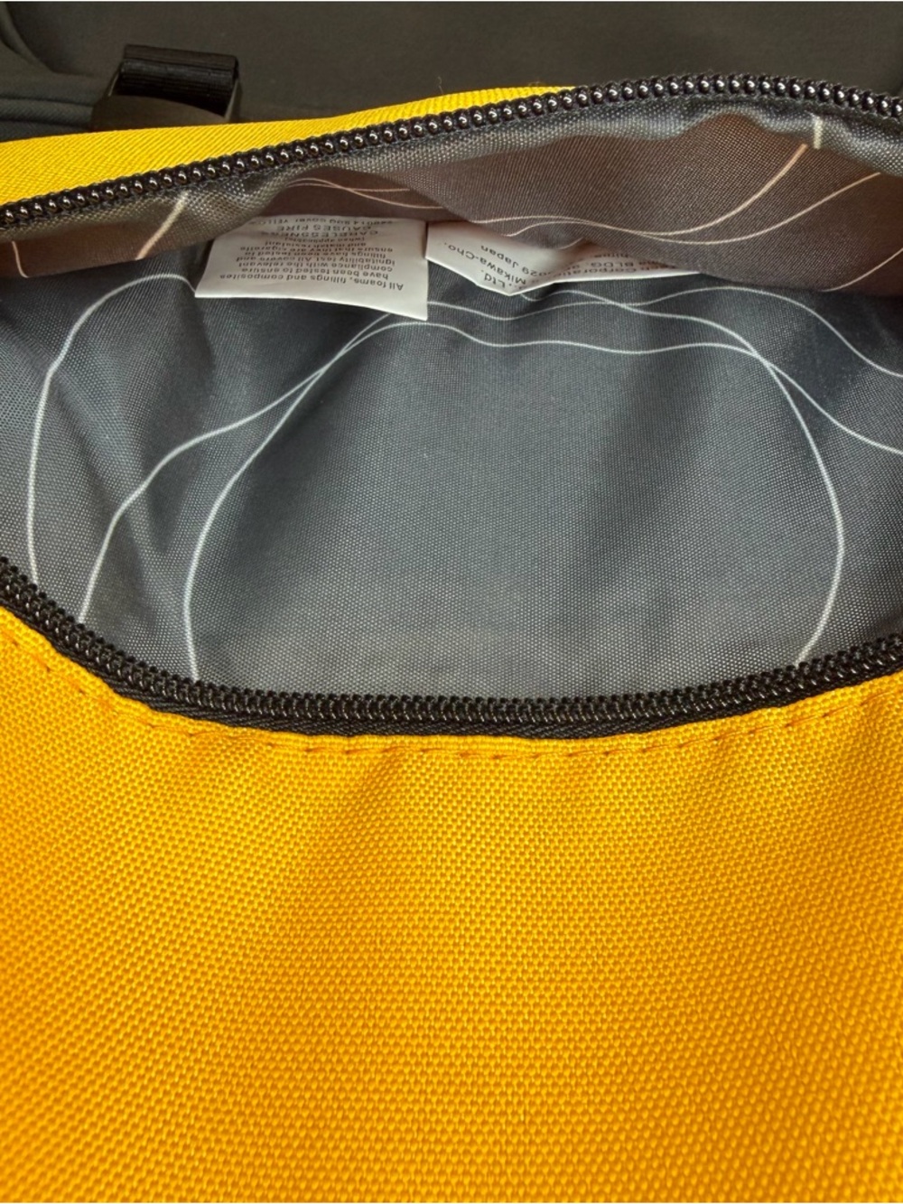 NWOT Bugaboo Black & Yellow Diaper Bag W/Removable Changing Pad - Picture 12 of 16
